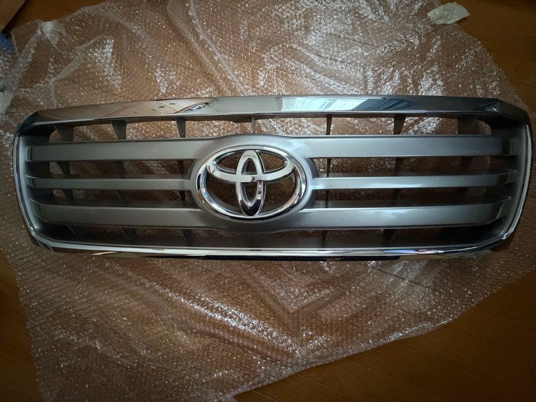 ランクル100純正グリル　後期