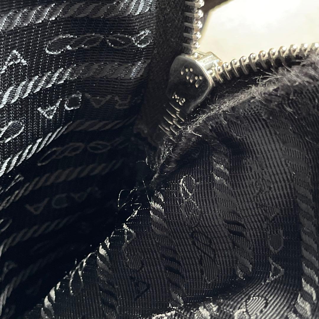 プラダ　RFID認証　リナイロン　ショルダーバッグ　スマホショルダー　ブラック