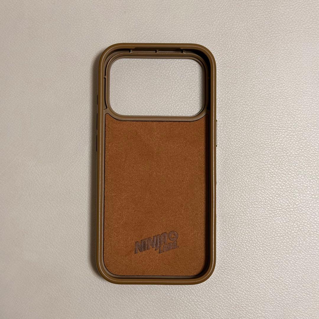 Ninja Labs ブラウン iPhoneケース 収納ポケット付き