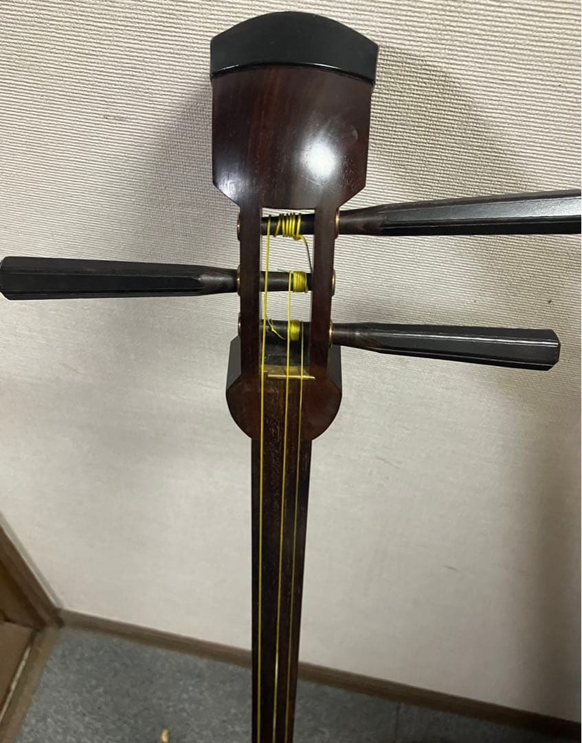 三味線です。表、裏革に破れ無く弾けます。即購入OKです。