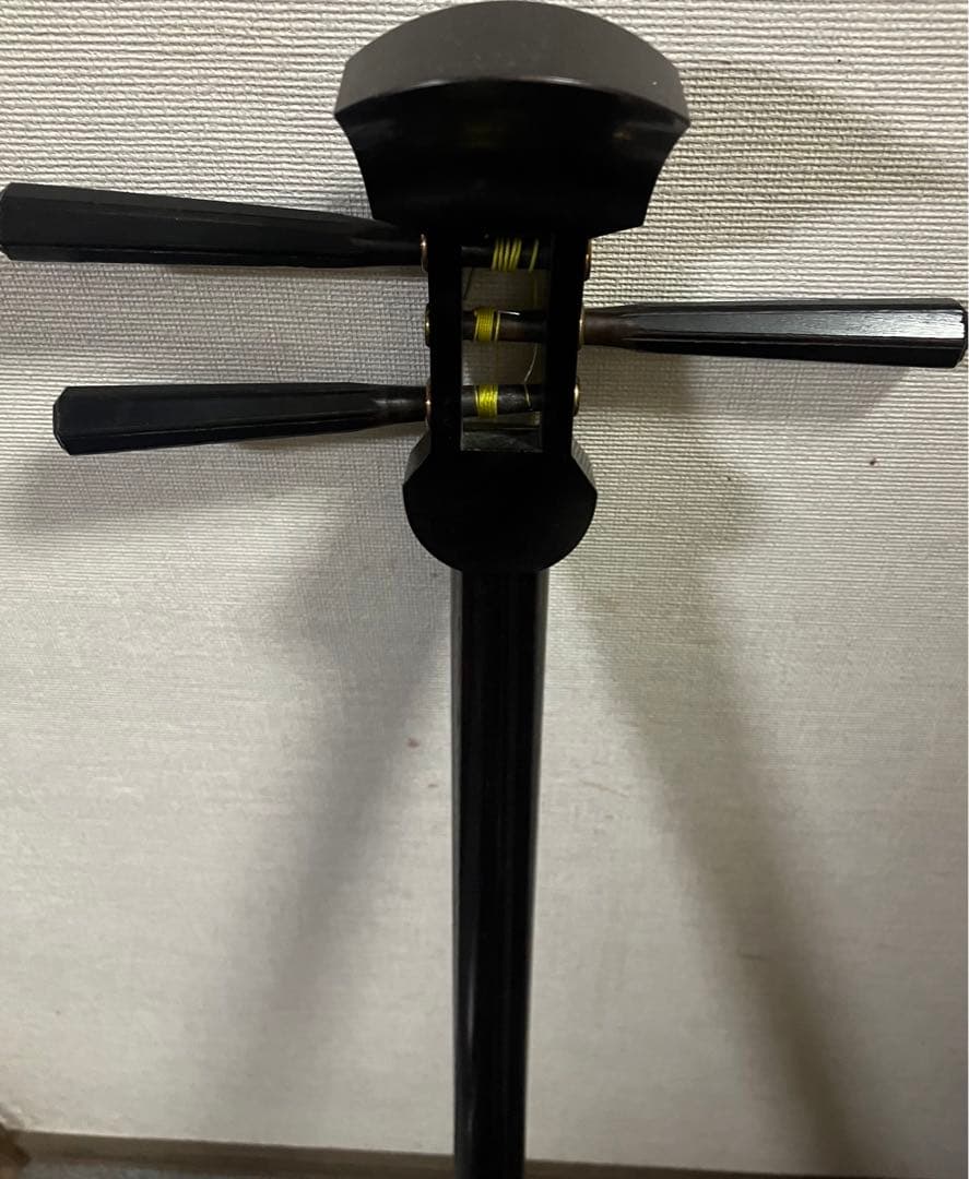 三味線です。表、裏革に破れ無く弾けます。即購入OKです。