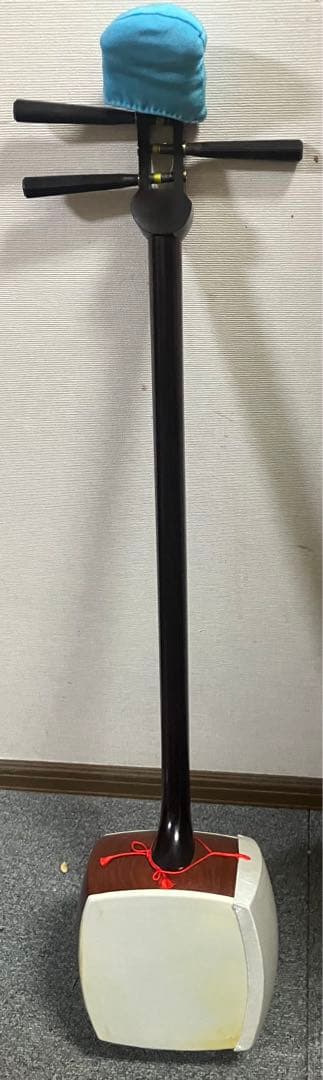 三味線です。表、裏革に破れ無く弾けます。即購入OKです。