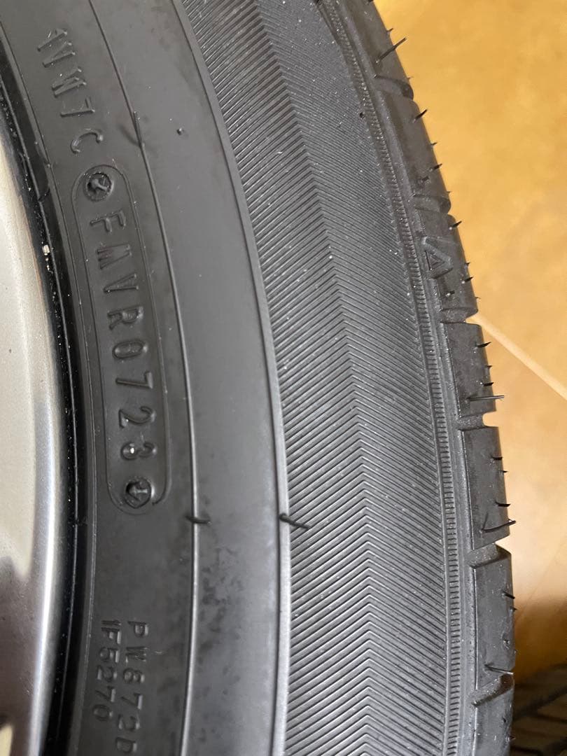 ハリアー60系純正ホイールタイヤ18インチ．