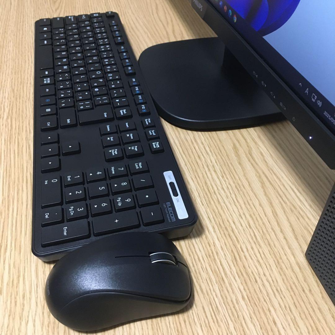 Lenovo Win11 デスクトップ 快速i3 8G SSD 23.8'モニタ