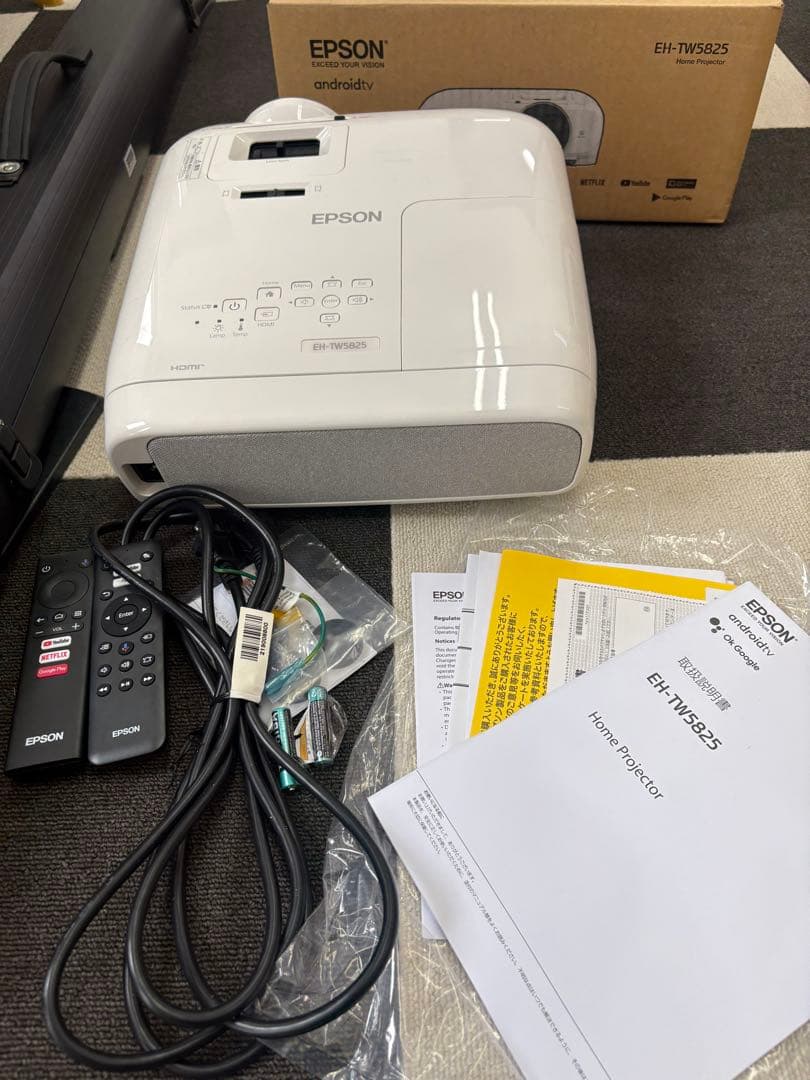 Epson EH-TW5825 プロジェクター本体 サンワサプライ　スクリーン