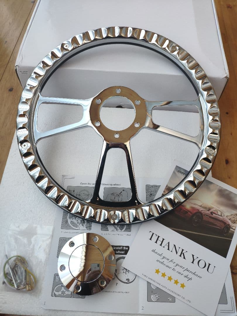 新品未使用 ハーフラップレザー ビレットステアリング 350 MOMOピッチ70