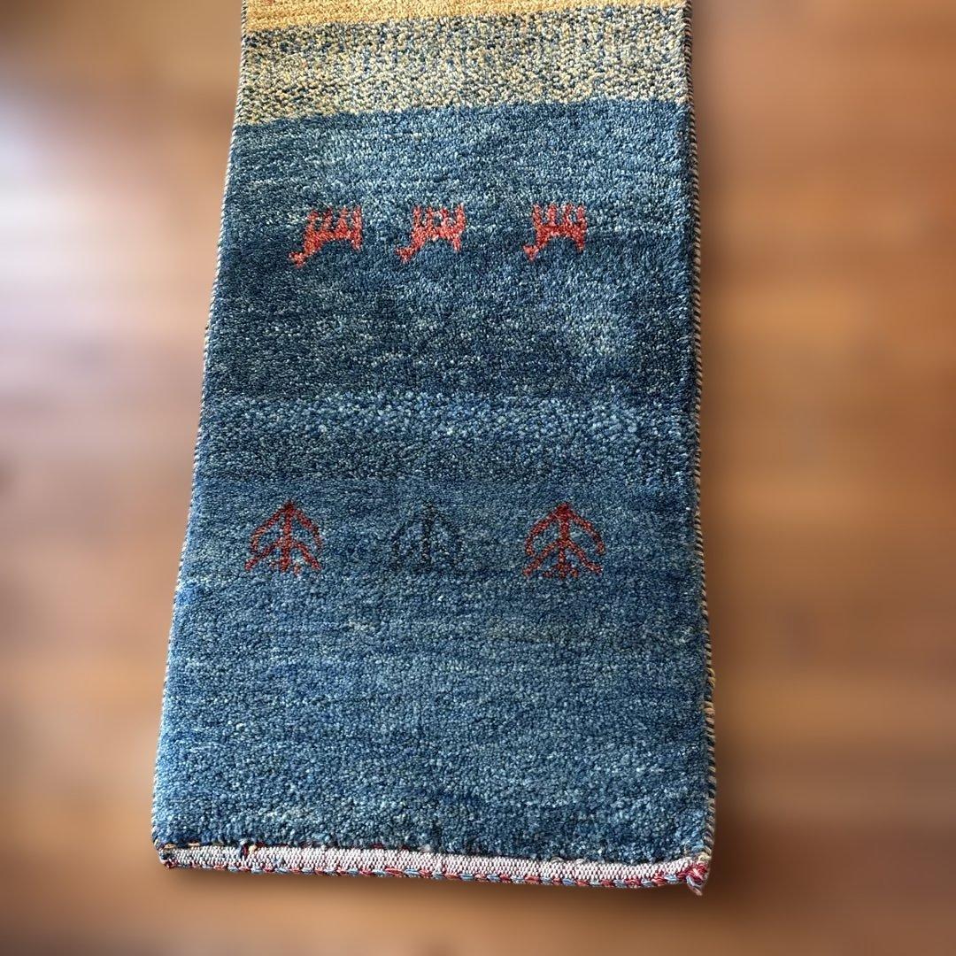 ギャッベ　動物と植物の模様