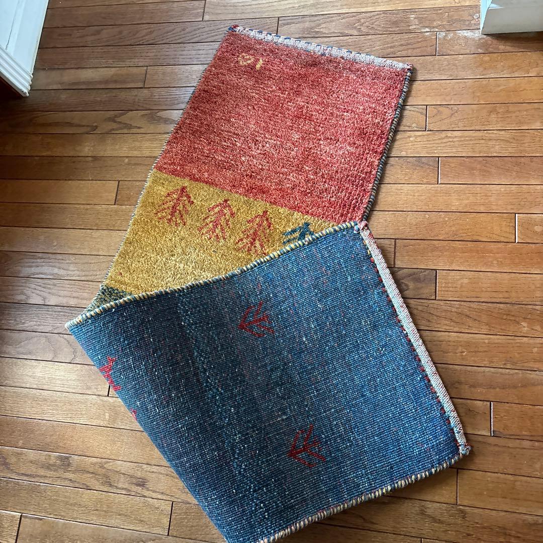 ギャッベ　動物と植物の模様