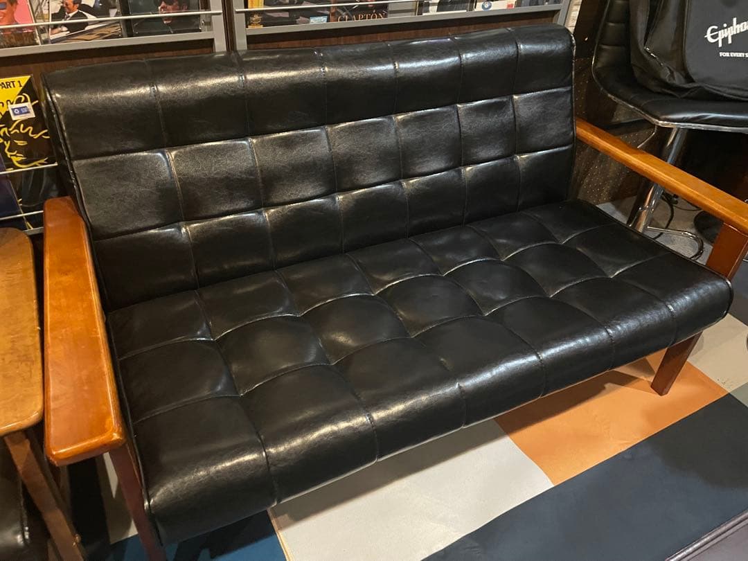 ミッドセンチュリー風 黒 合成皮革ソファ（手渡し限定）