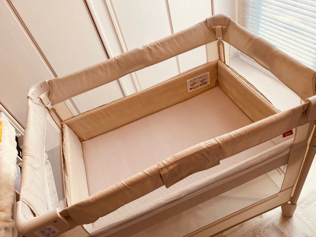 タイムセール【アップリカ】ベビーベッド ココネルエアー ミルクホワイト