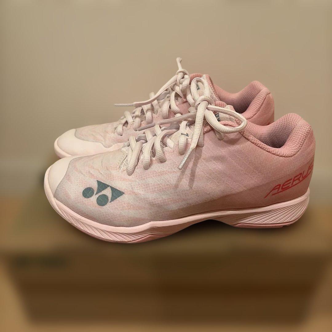 莉　YONEX パワークッション　エアラスZウィメン ２３cm