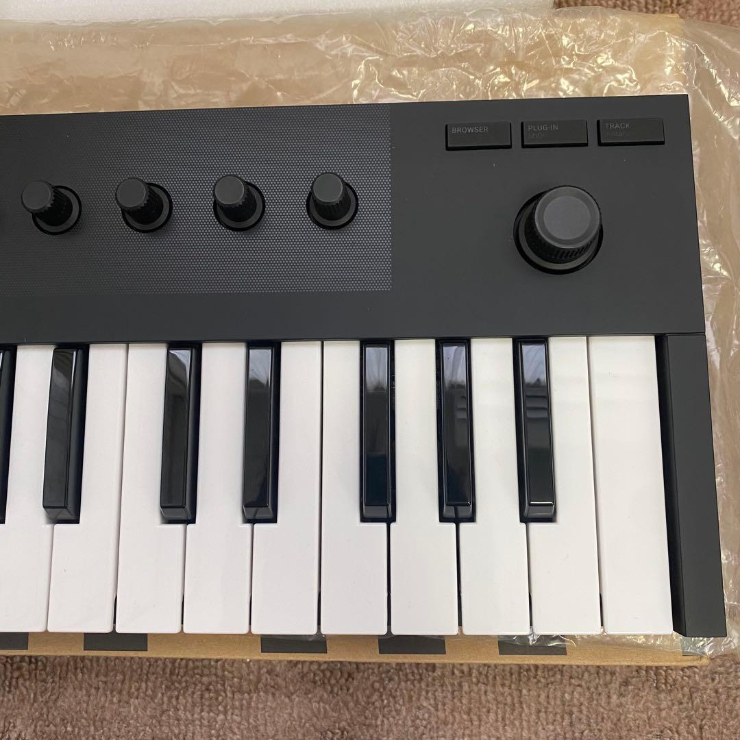 【美品】KOMPLETE KONTROL M32 MIDIキーボード