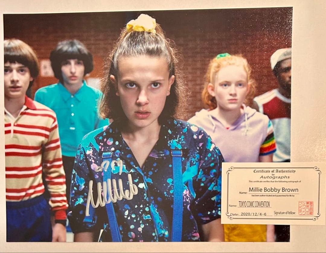 ミリーボビーブラウン　直筆サイン入り写真　ストレンジャーシングス