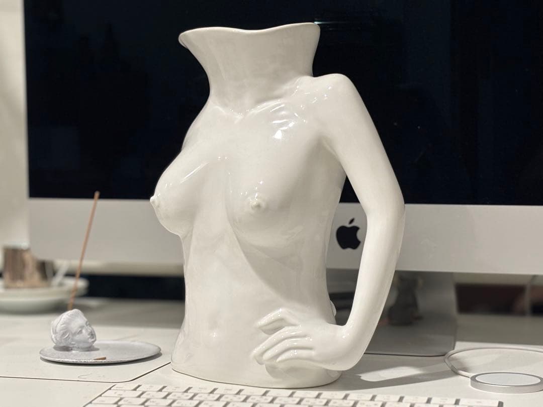 ANISSA KERMICHE 花瓶