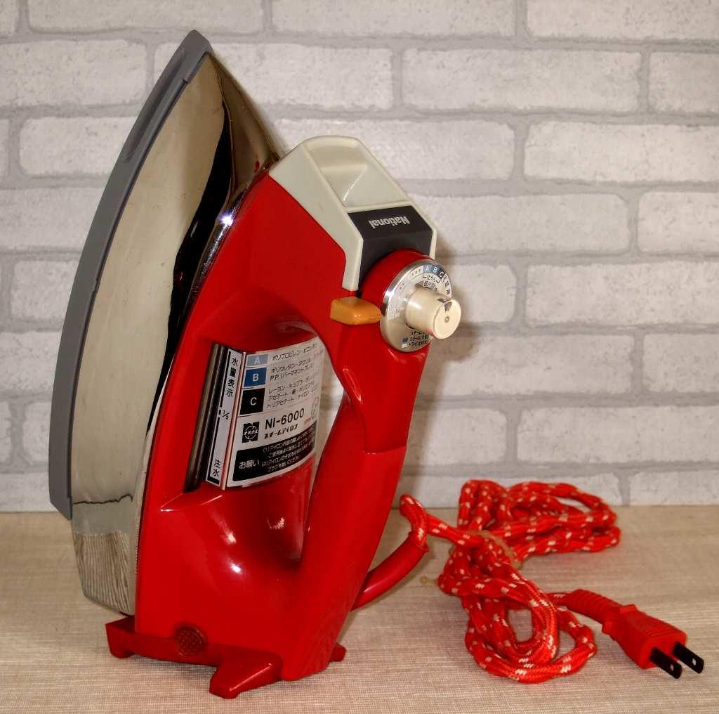 ナショナル 昭和レトロな赤いスチームアイロン NI-6000