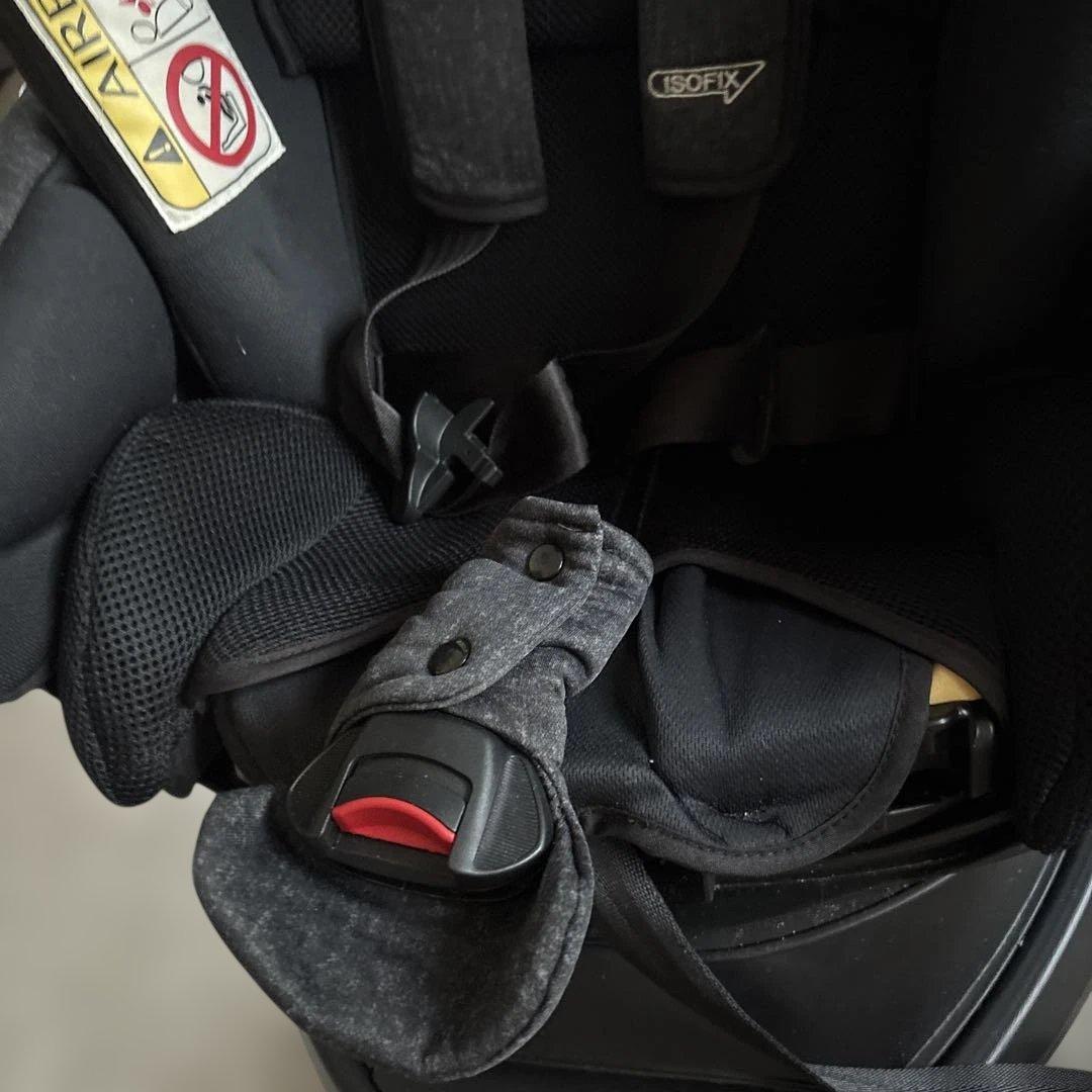 【美品】Aprica 車用チャイルドシート ブラック　ISOFIX