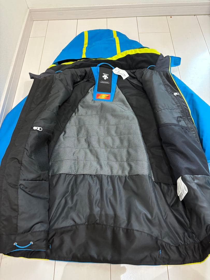 美品　Descent Move Sports デサントムーヴスポーツ ウエア　L
