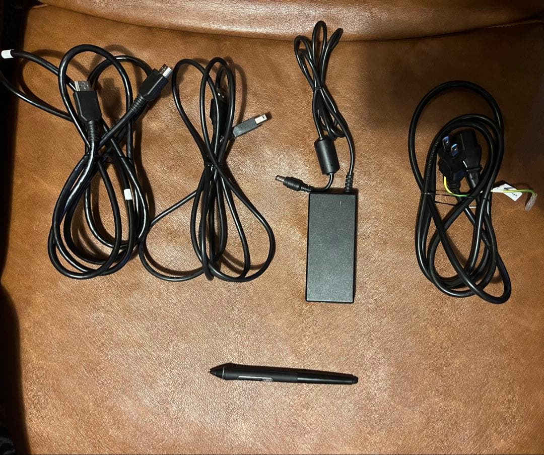 Wacom Cintiq 22 液晶タブレット (DTK2260K0D)