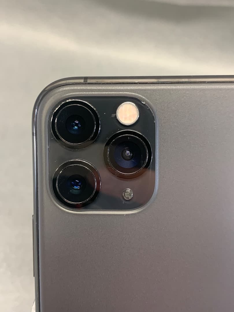 中古　国内版　SIMフリー　iPhone11 Pro 64GB