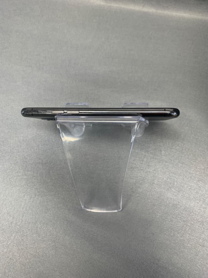 中古　国内版　SIMフリー　iPhone11 Pro 64GB