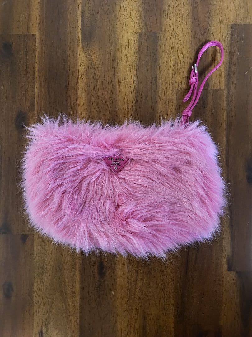 PRADA　ピンクファークラッチバッグ
