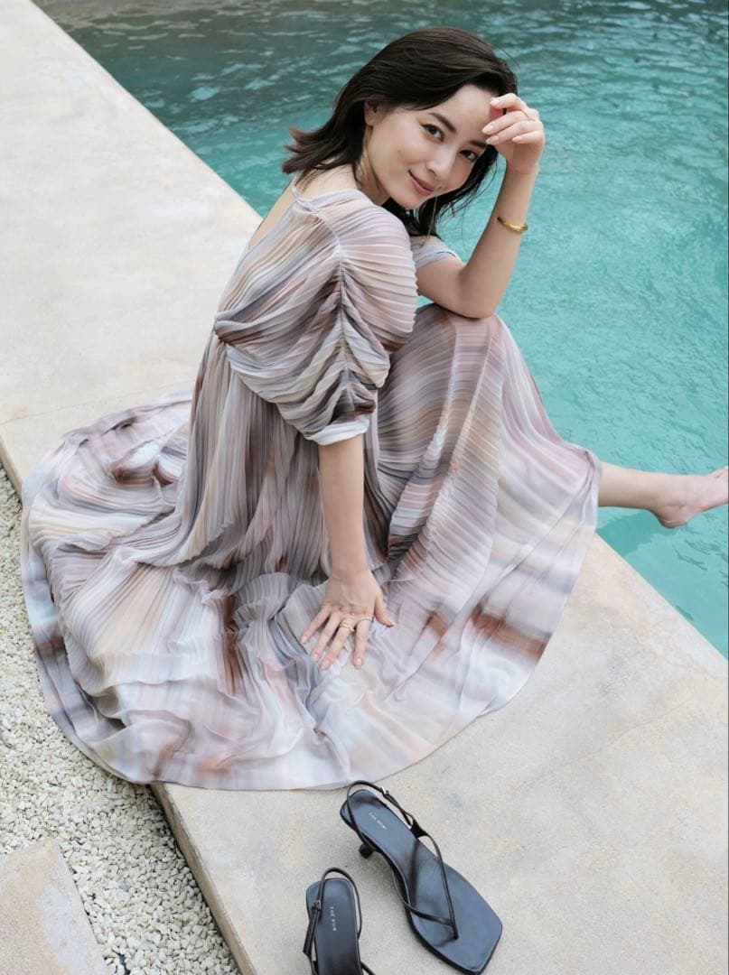 【美品】アニュアンス 完売品 アブストラクトパターンワンピース