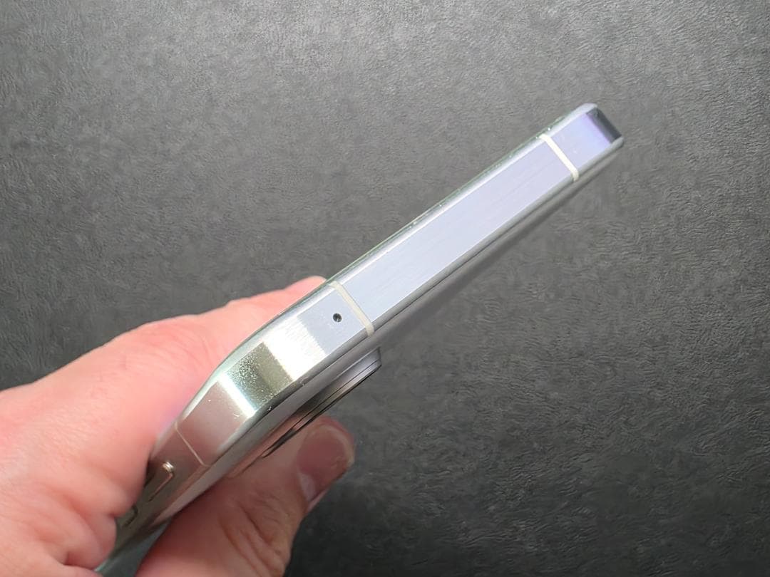 arrows Alpha ホワイト 12GB/512GB SIMフリー版