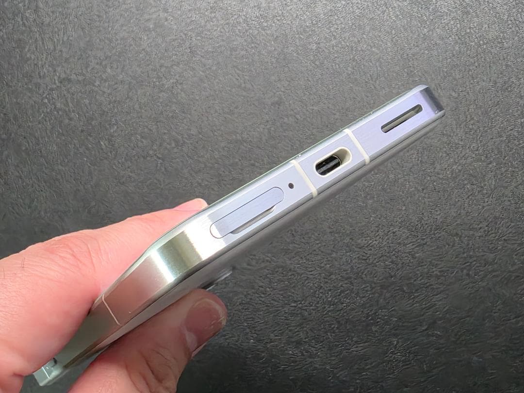 arrows Alpha ホワイト 12GB/512GB SIMフリー版