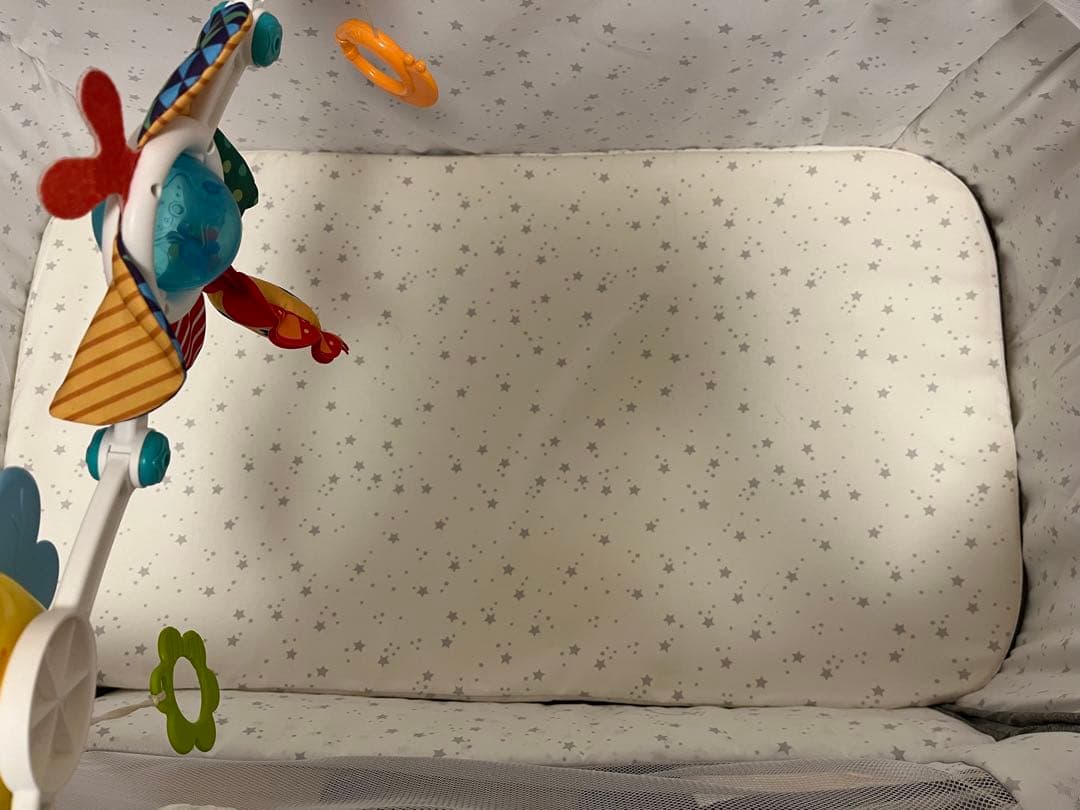 【美品・おもちゃおまけつき】2024年型HZDMJ ベビーベッド グレー