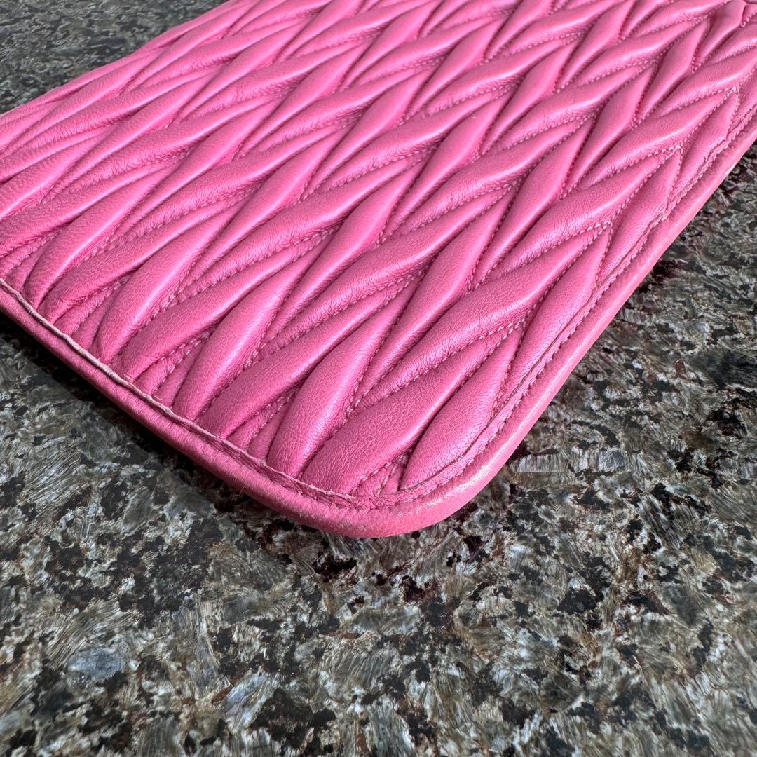 miumiu ミュウミュウ　マテラッセiPad miniケース　ピンクマトラッセ