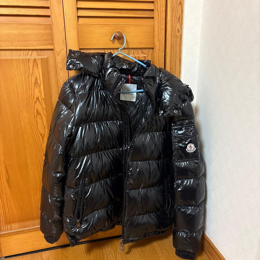 ブラック フード付きダウンジャケット