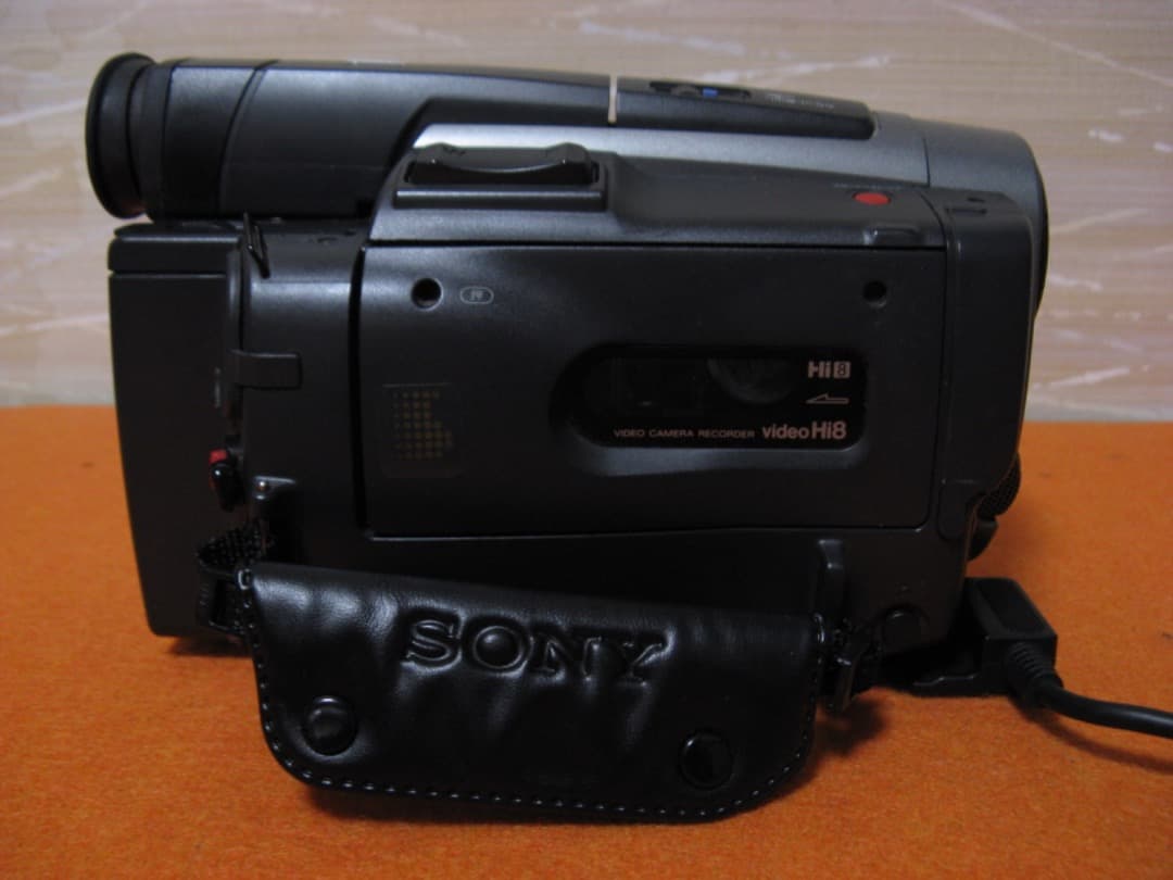動作OK❗️☆SONYの液晶Hi8/8ミリビデオカメラ/CCD-TRV90