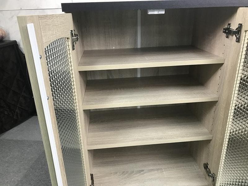 ☆新品 3枚ガラス扉　キャビネット 【OUTLET】☆