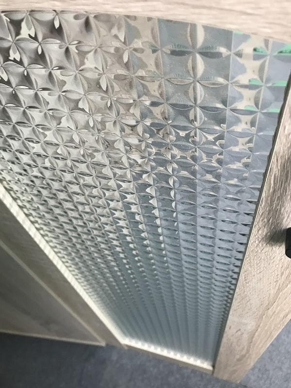 ☆新品 3枚ガラス扉　キャビネット 【OUTLET】☆