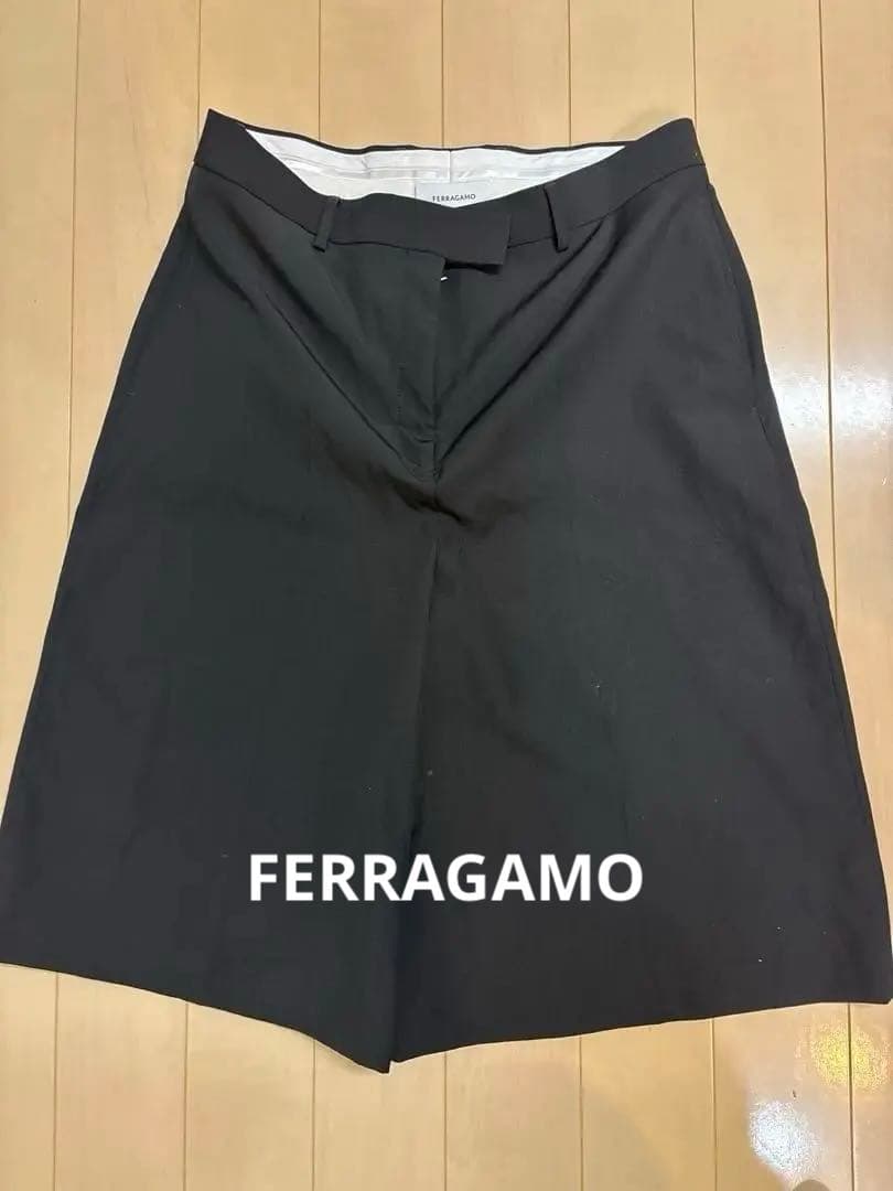 三*形様 【現行新作】FERRAGAMO フェラガモ バミューダパンツ 黒46ウ