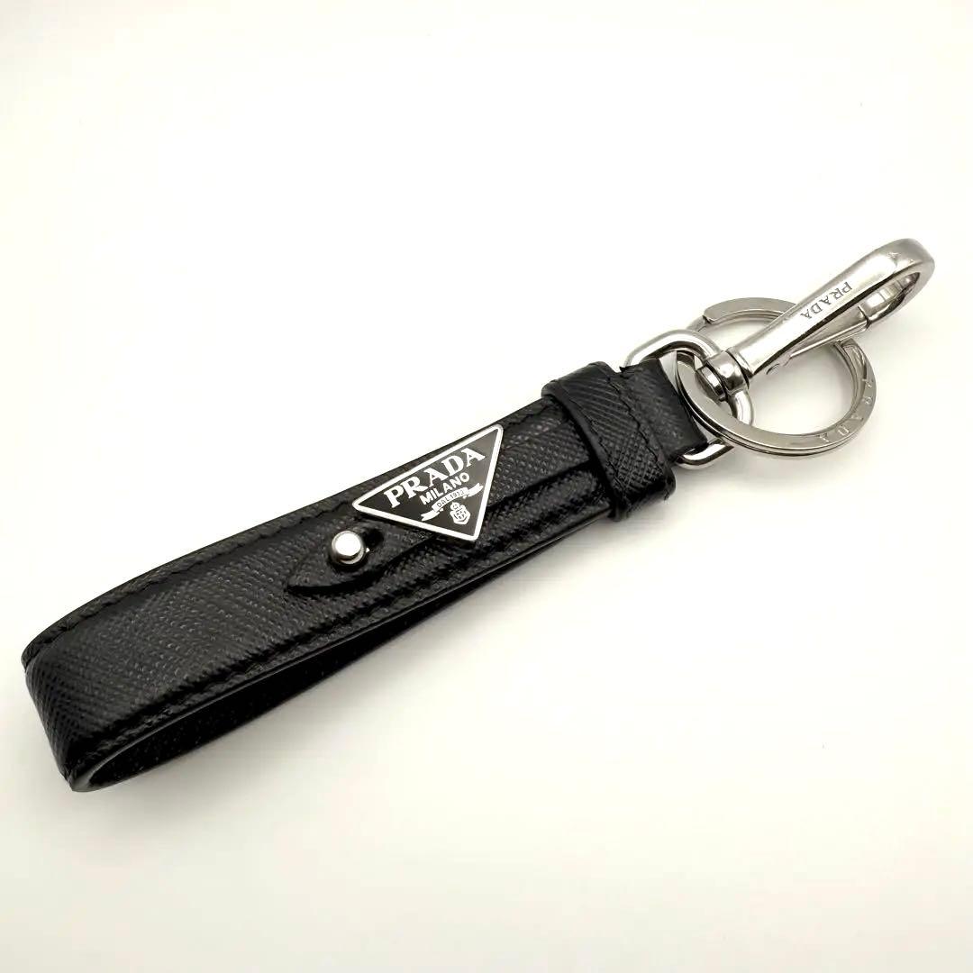 PRADA サフィアーノレザー トライアングルプレート キーケース
