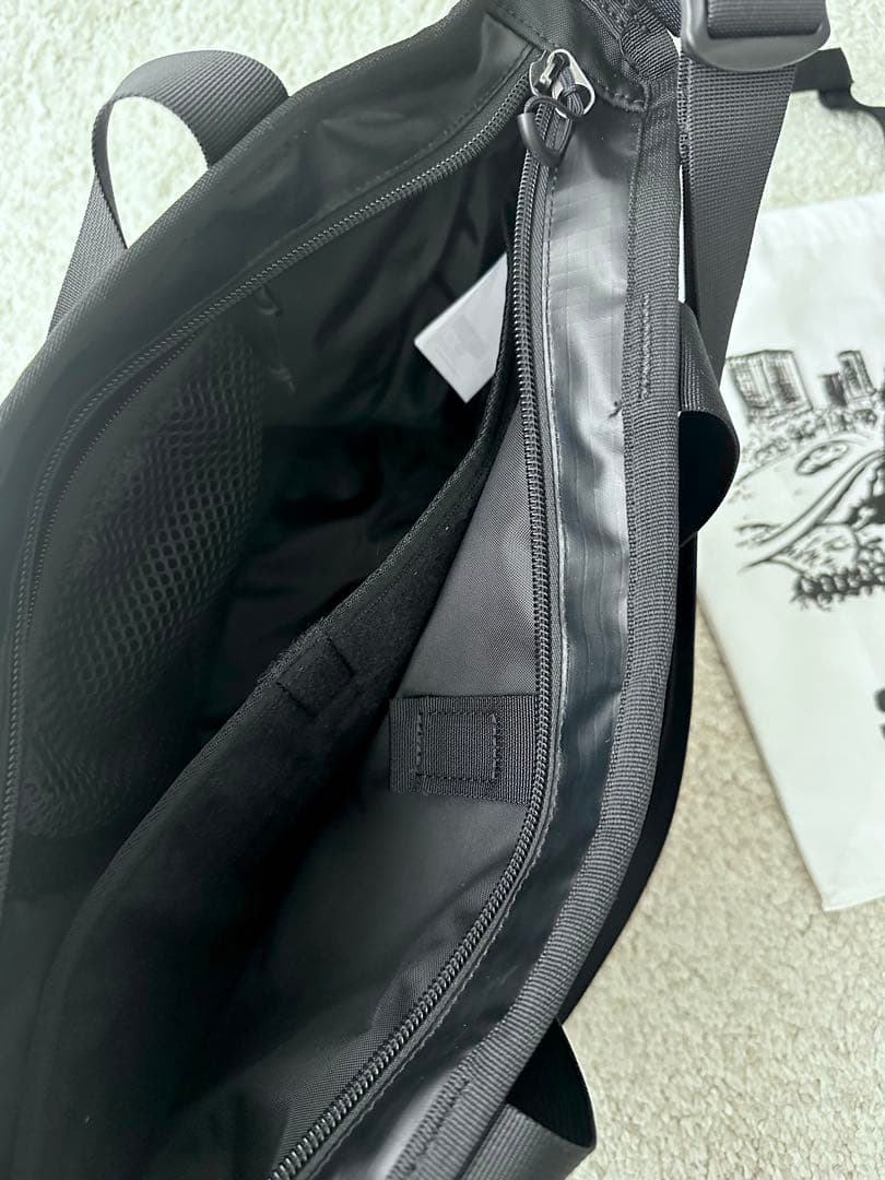 新品同様！SALOMON＊ショルダーバッグ S 15L LC2723400-13