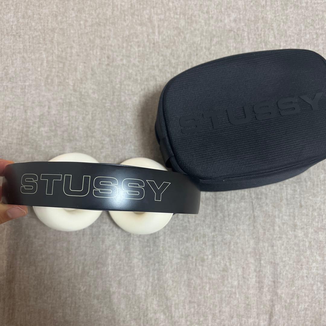 beatsとstussyのコラボヘッドホン