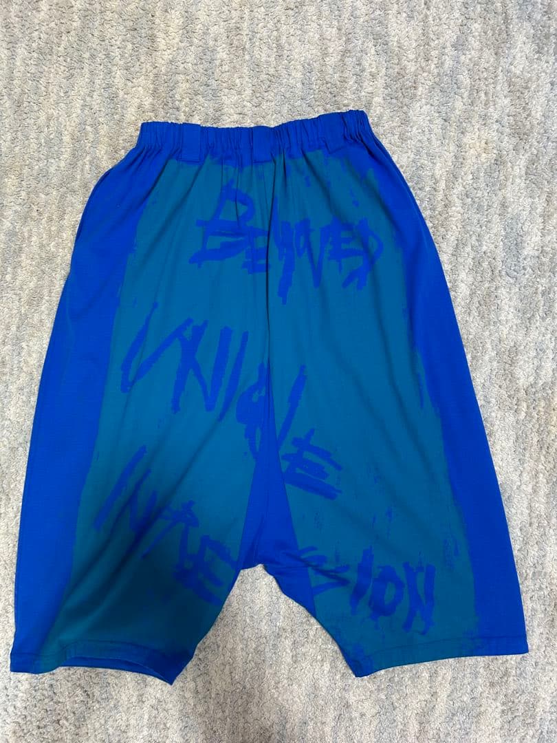 萌MOYURU 【美品】✨鮮やかなブルーのサルエルパンツ