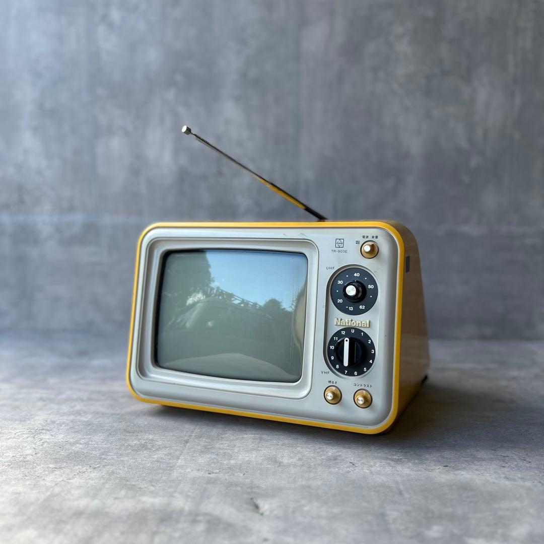 BG006 黄色いレトロポップなテレビ スペースエイジ 70s