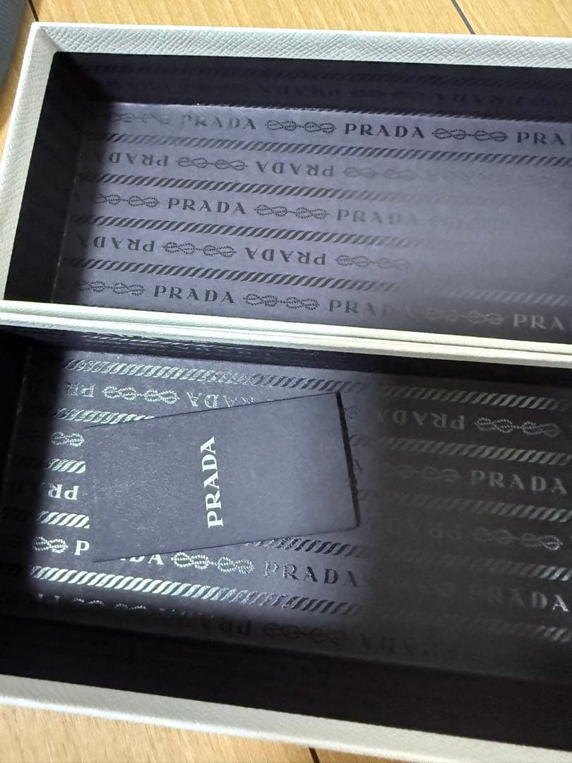PRADA サングラス