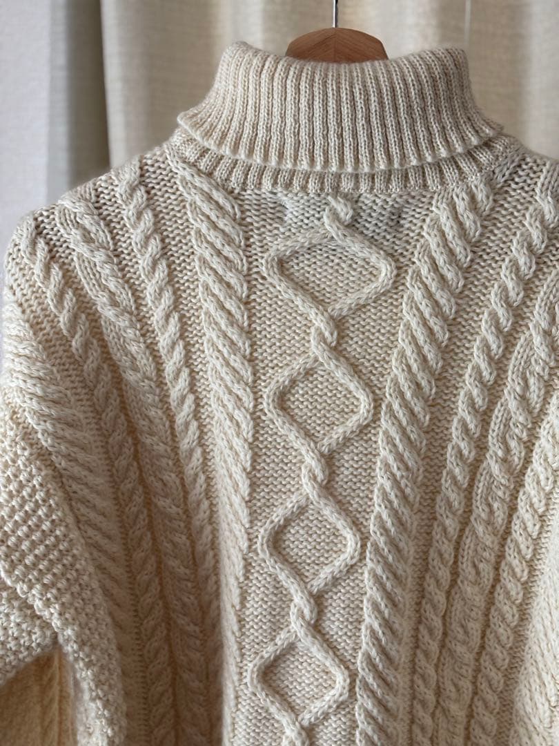 Guernsey Woollens アイボリー タートルネックセーター