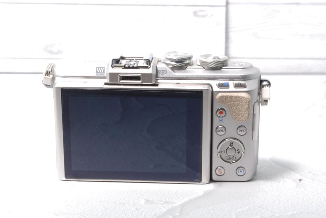 オリンパス E-PL8 望遠レンズキット Wi-Fiでスマホ転送できる ◇美品◇