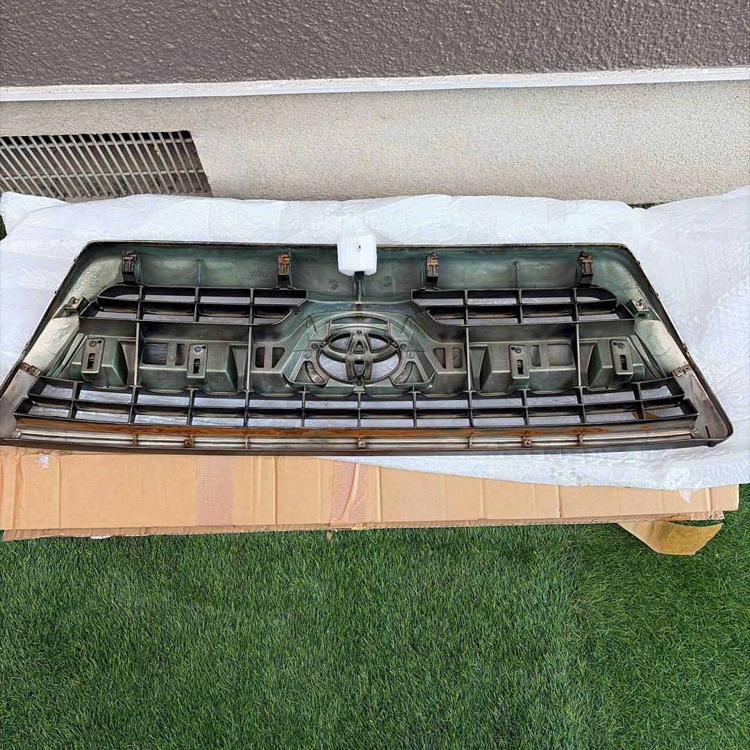 215 ハイラックスサーフ 後期 純正グリル