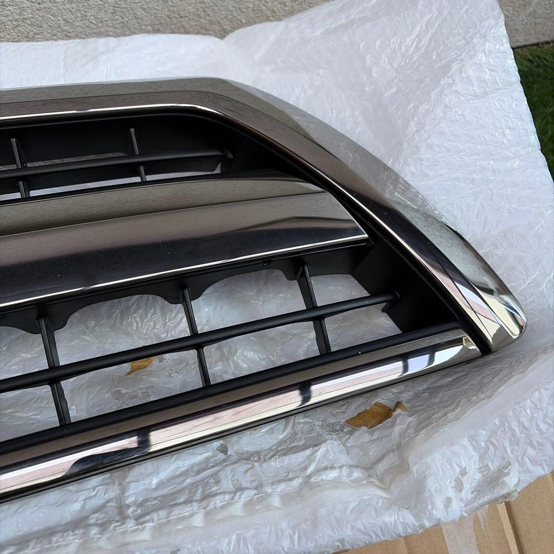 215 ハイラックスサーフ 後期 純正グリル