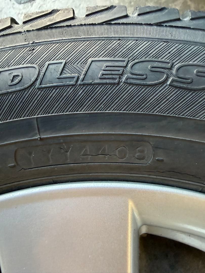 タンク パッソ 4穴のカローラ等に　スタッドレスタイヤ付きホイール