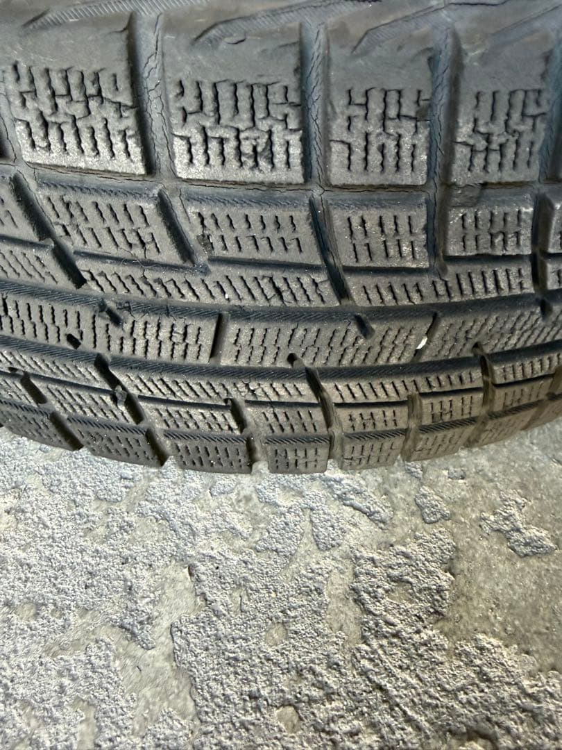 タンク パッソ 4穴のカローラ等に　スタッドレスタイヤ付きホイール