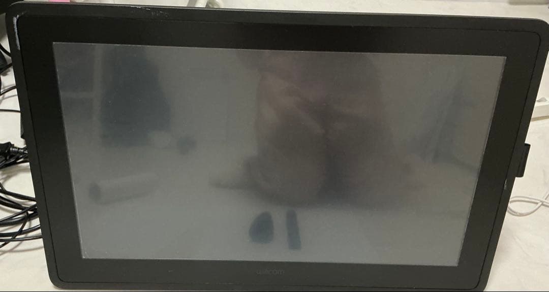 Wacomの液晶ペンタブレットcintiq 22とペン・左手デバイス付き