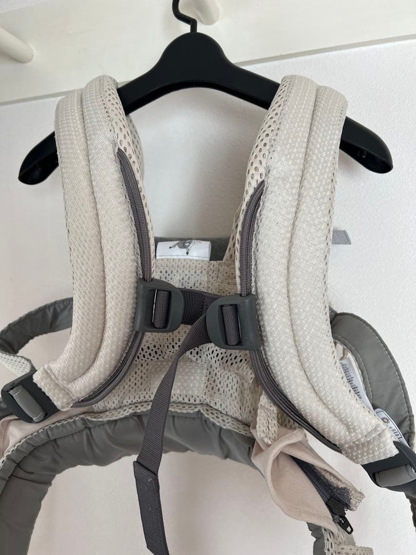 ベビービョルン　抱っこ紐　ハーモニー　クリーム　メッシュ