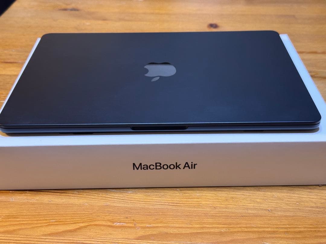 美品　MacBook Air M2 8GB 256GB ミッドナイト